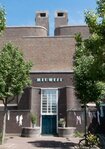 De karakteristieke voorgevel.
              <br/>
              Marcel Westhoff , juli 2018